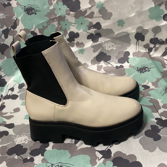 Open Edit boots SZ 7.5 - Picture 4 of 8